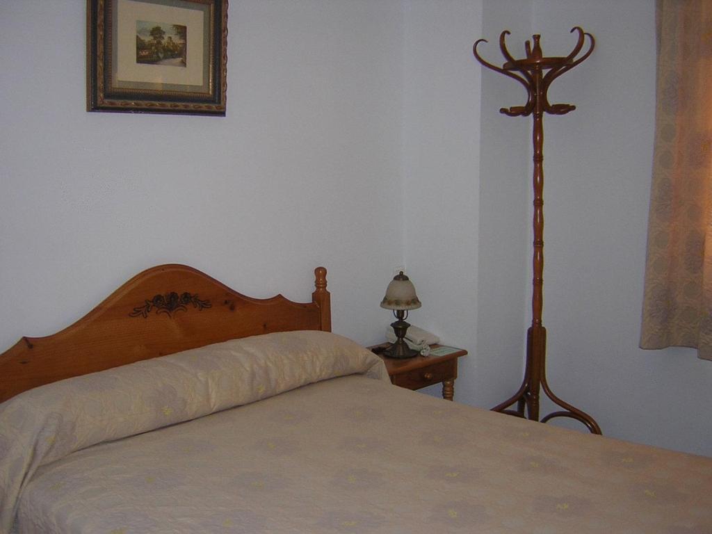 Hostal Restaurante La Muralla Canete  Quarto foto
